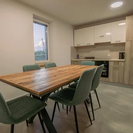 Leskovar Apartamento *